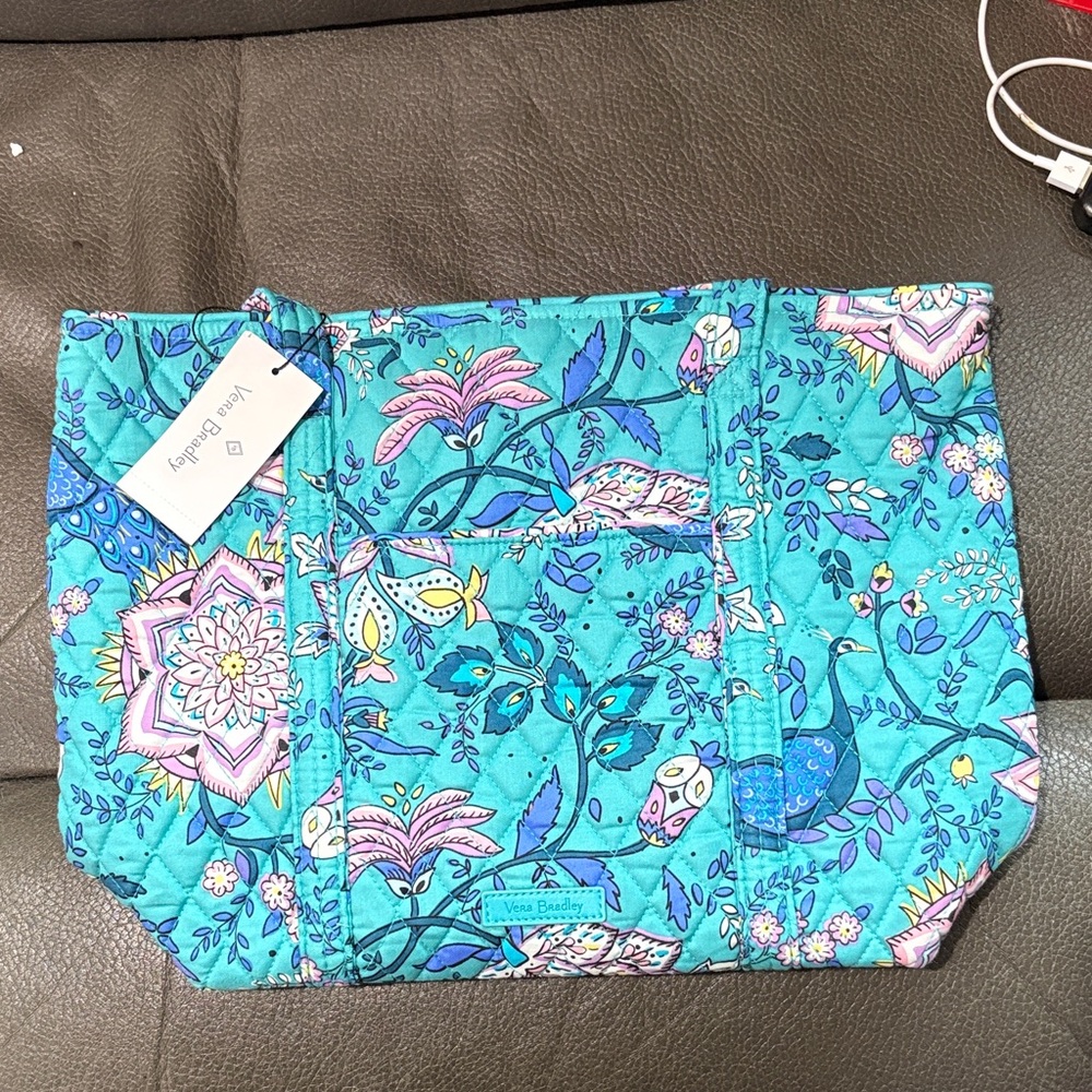 Vera Bradley small vera tote in peacock garden